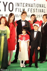 组图：玉木宏着西装帅气亮相东京电影节