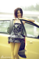 幻灯图：“悦悦女孩”拍可爱写真 狗狗出场做模特