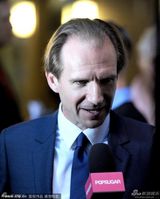 组图：菲丽希缇亮相晚宴 丹尼尔型男范十足