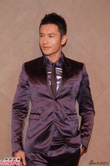 组图：张曼玉避谈绯闻 容祖儿何韵诗见面不合照