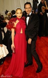 组图：美国时装学院庆典举行 众明星红毯竞艳