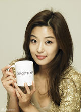 高清组图：韩星全智贤拍咖啡写真 性感可爱双色魅力