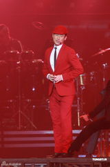 组图：张学友香港个唱揭幕 秀复古风秀踢踏舞