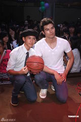 组图：林晖闵庆生众星祝福 大方对郭采洁示爱