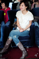 组图：徐静蕾现身影迷会 平易近人泪洒现场