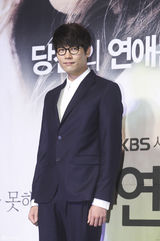 独家高清：《期待恋爱》发布 宝儿红裙清纯可爱