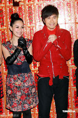 高清组图：英皇群星拍贺年MV 阿娇(钟欣桐)娇艳动人