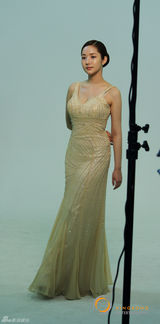 高清组图：韩星朴敏英拍广告肌肤水嫩身姿性感