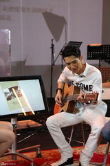 组图：陈楚生携好友做客《明星Do In Style》