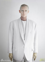 组图：蒂尔达登《W》封面 前卫造型彰显独特个性