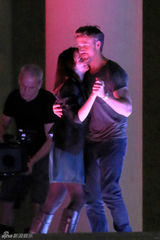 组图：鲁妮-马拉与高斯林拍戏亲密无间