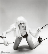 组图：Lady Gaga情色露点照 捆绑颓废风格大胆