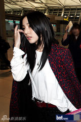 组图：少女时代KARA为赴K-POP演唱会亮相机场