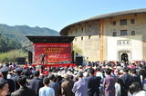 幻灯图：国话首登客家土楼舞台 精彩好戏连番上演