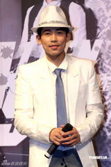 幻灯：苏醒推出新专辑 师兄王力宏录VCR祝福