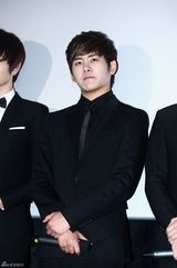 组图：韩团INFINITE正装出席演唱会电影媒体首映式