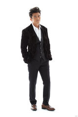 组图：唐文龙英伦绅士风写真曝光 显成熟型男魅力