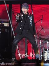组图：韩国偶像组合神话15周年演唱会