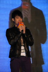 幻灯：吴建飞携三“天使”亮相 谈新片《澳门往事》