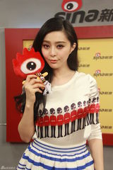 组图：《一夜惊喜》做客 金依萌范冰冰畅聊爱情