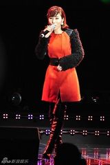 组图：少女时代等参加音乐会 俏丽演出性感抢眼