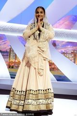 组图：戛纳评委印度女星维迪亚-巴兰异域风情浓