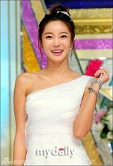 组图：《申东烨与纯情女》发布 女星拼性感