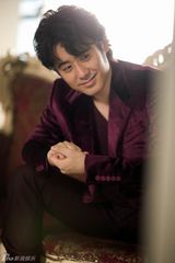 组图：吴秀波最新写真曝光 戏里戏外彰显王者风范