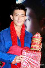 组图：陈冠希与女友感情稳定 最爱的女生是妈妈