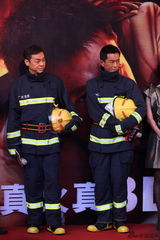 组图：众主创现身《逃出生天》活动现场