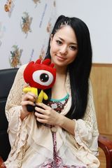 高清图：苍井空独家对话新浪娱乐 姿态优雅万人迷