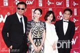组图：张东健等捧场电影节 梁朝伟牵手宋慧乔