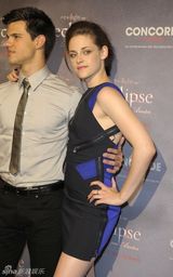 幻灯图集：《月食》登陆德国 斯图尔特秀身材