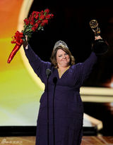 组图：艾美奖现场 梅丽莎-麦卡西获喜剧类女主角奖 