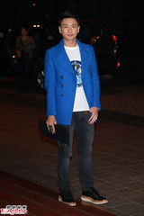 组图：钱嘉乐汤盈盈大婚 新娘巨乳大肚与新郎热吻