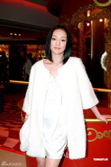 高清图：周迅化身月亮女神 求教诺贝尔奖得主高锟