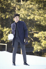 高清：《总理和我》曝剧照 允儿尹施允打雪仗