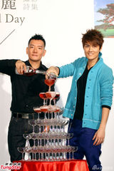 组图：吴克群捧场老板摄影展遭吐槽