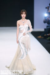 组图：钟丽缇华贵婚纱走秀 李菲儿周楚楚现身