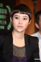 组图：毕晓海送郝蕾“第五张画” 祝“妈妈”骑金马