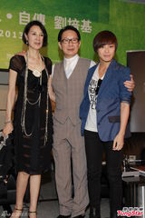 组图：刘培基赞张国荣美男 为何韵诗设计舞衣