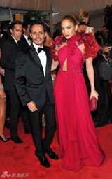 组图：美国时装学院庆典举行 众明星红毯竞艳