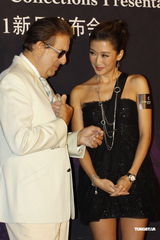 组图：谢婷婷现身为名表站台 身着黑裙性感迷人