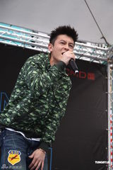 高清组图：陈冠希发新碟 不求销量只望被倾听心声