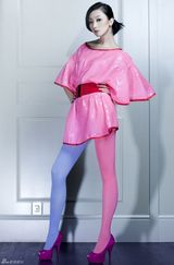 高清图：张瑶新年写真酷似芭比 解读最新潮流色彩