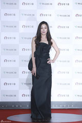 独家高清：群星闪耀大钟奖红毯 俊男靓女秒菲林