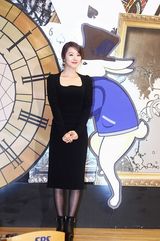 高清图：朴施厚文根英宣传《清潭洞爱丽丝》
