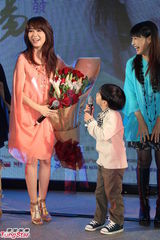 组图：孟庭苇出新碟称将封刀 爱子可爱助阵