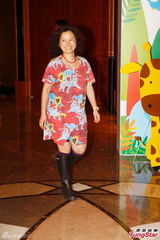 高清图：杨千嬅穿熊仔装为儿庆生 圈内好友到贺