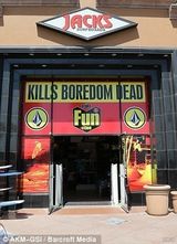 组图：林赛-罗韩逛街不手软 一次消费三千美金